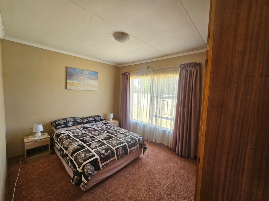 5 Bedroom Property for Sale in Riebeeckstad Free State